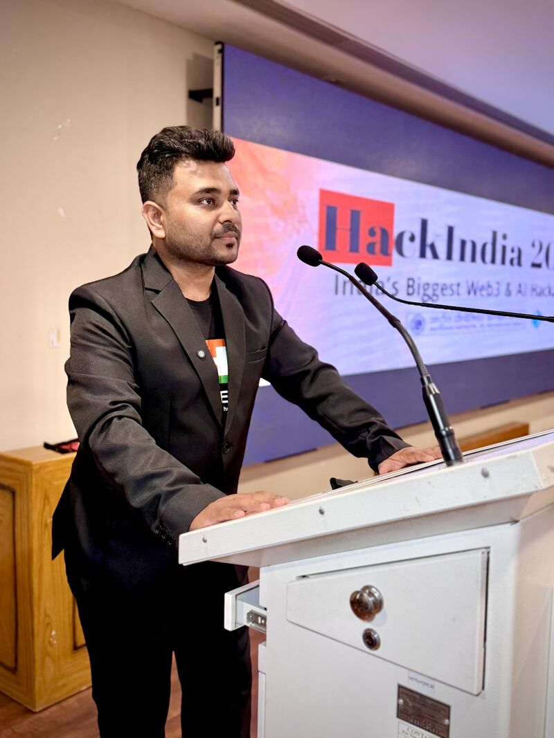 Bharat Dixit speaking at HackIndia